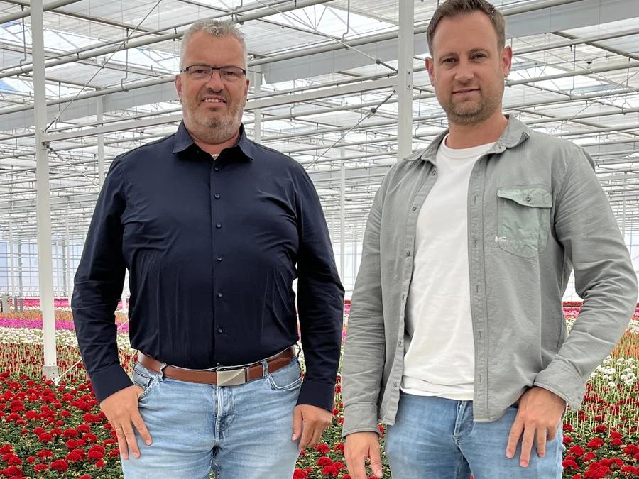 Johan van Erven (left) and Kevin Kuivenhoven (right) in a greenhouse